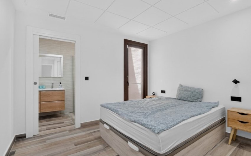 Resale - Villa -
Torrevieja - Costa Blanca