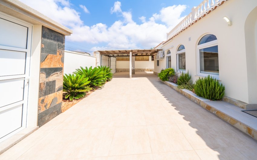 Resale - Villa -
Torrevieja - Costa Blanca