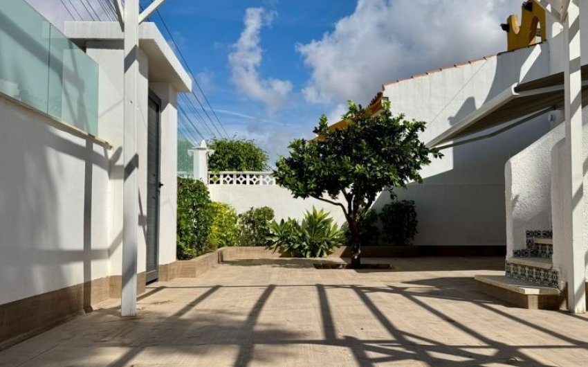 Resale - Villa -
Torrevieja - Costa Blanca