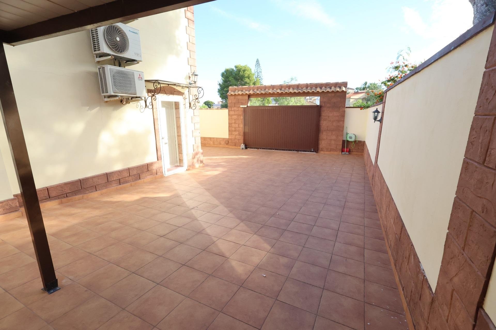 Resale - Villa -
Torrevieja - Costa Blanca