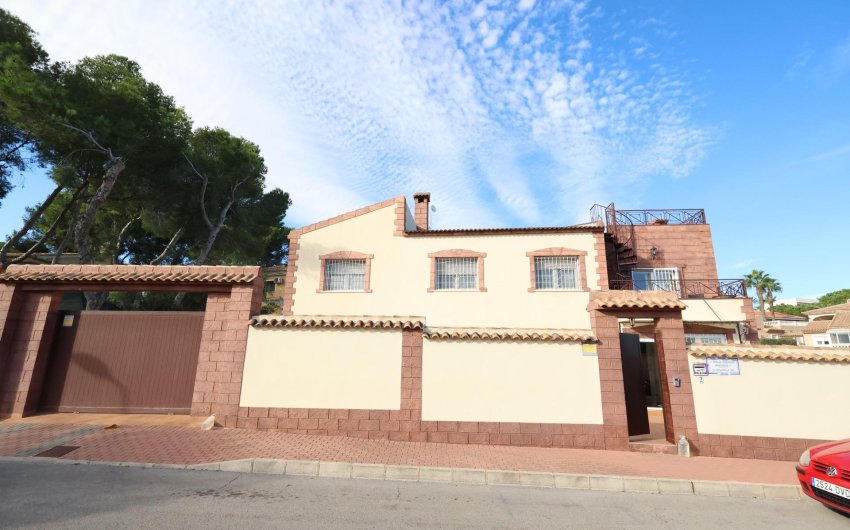 Resale - Villa -
Torrevieja - Costa Blanca