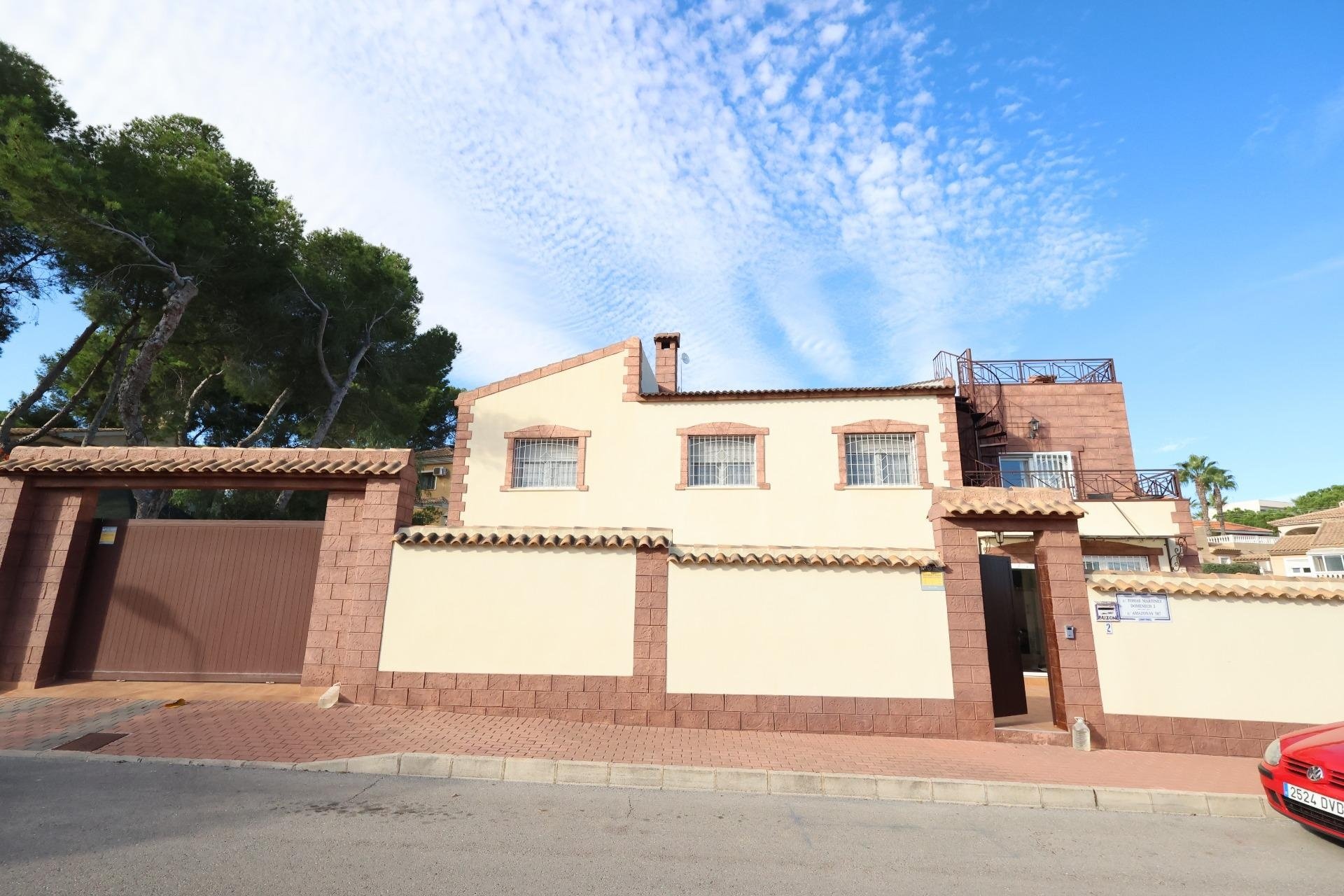 Resale - Villa -
Torrevieja - Costa Blanca