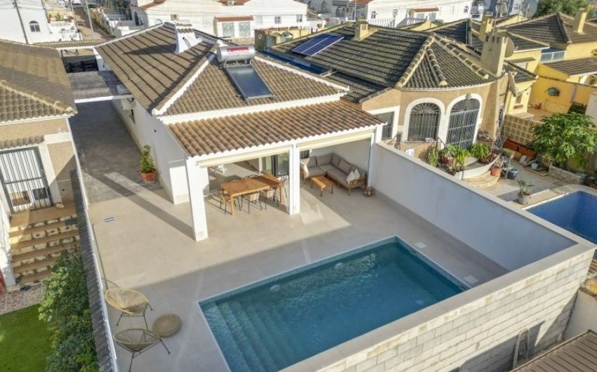 Resale - Villa -
Torrevieja - Costa Blanca