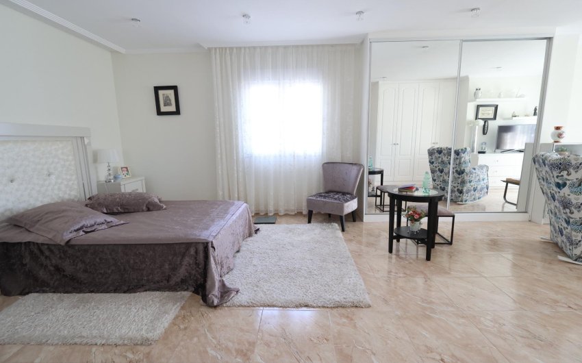 Resale - Villa -
Torrevieja - Costa Blanca