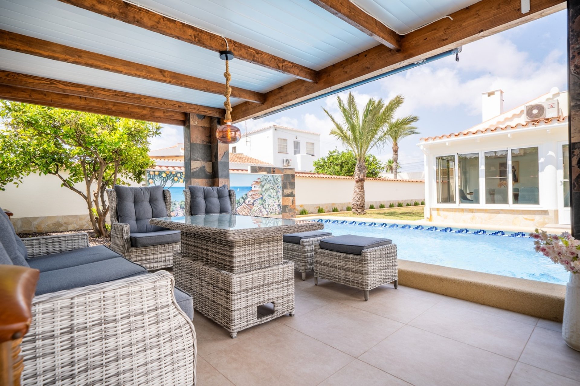 Resale - Villa -
Torrevieja - Costa Blanca