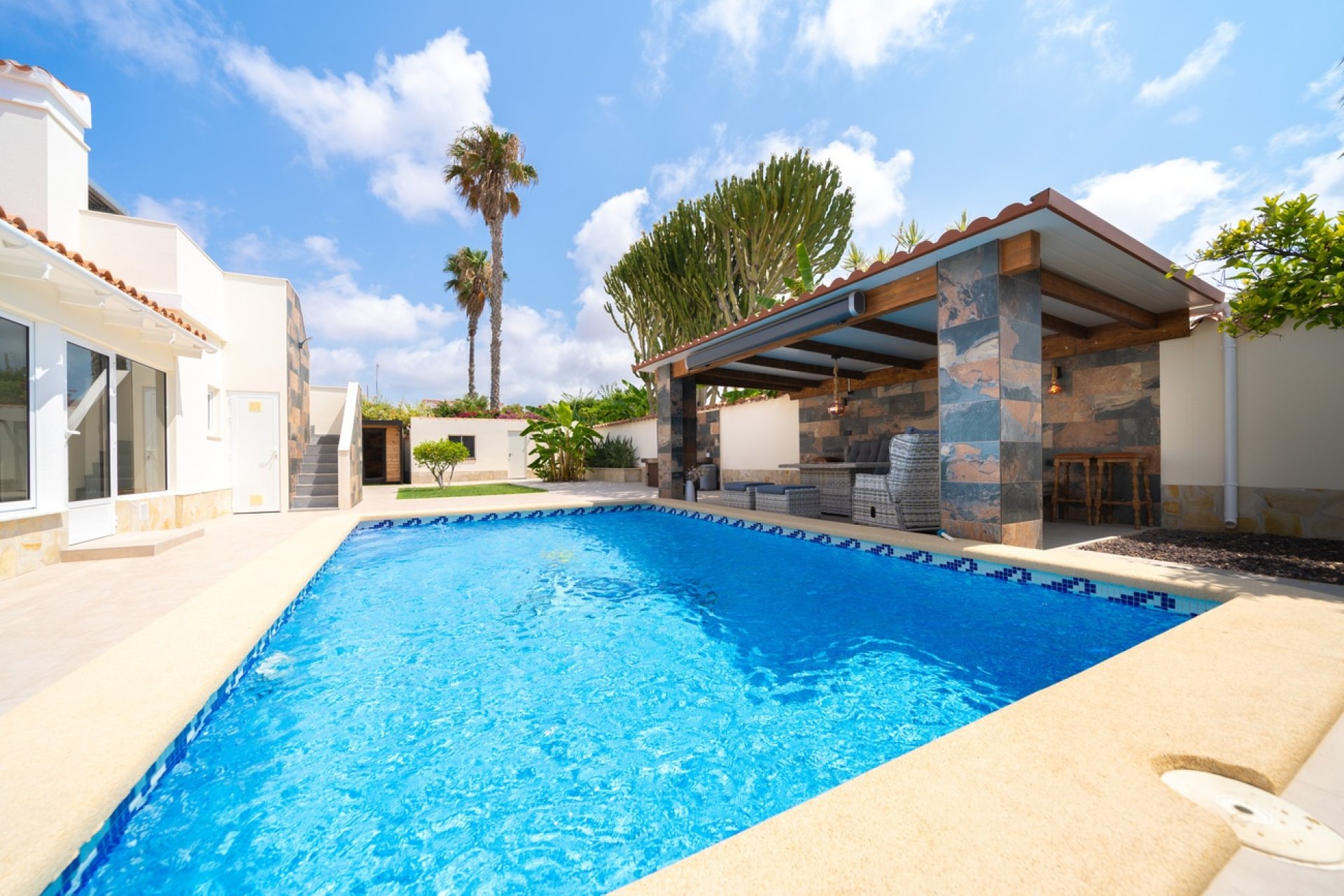 Resale - Villa -
Torrevieja - Costa Blanca