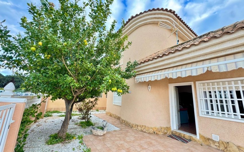 Resale - Villa -
Torrevieja - Costa Blanca