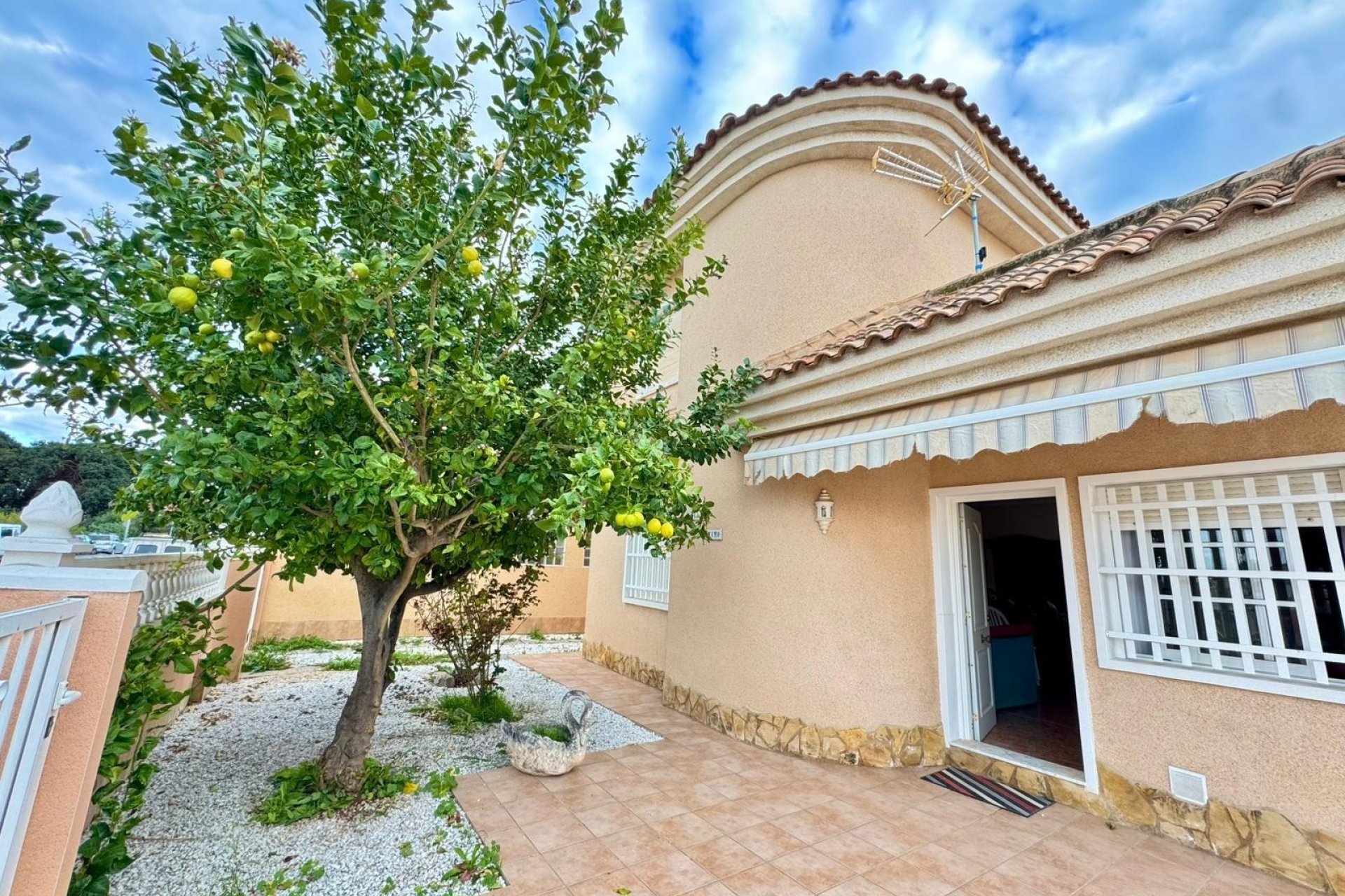 Resale - Villa -
Torrevieja - Costa Blanca
