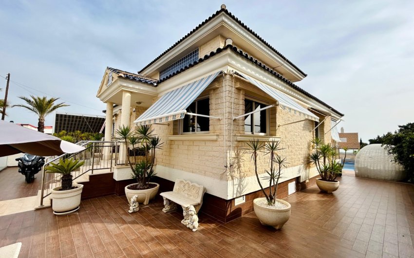 Resale - Villa -
Torrevieja - Costa Blanca