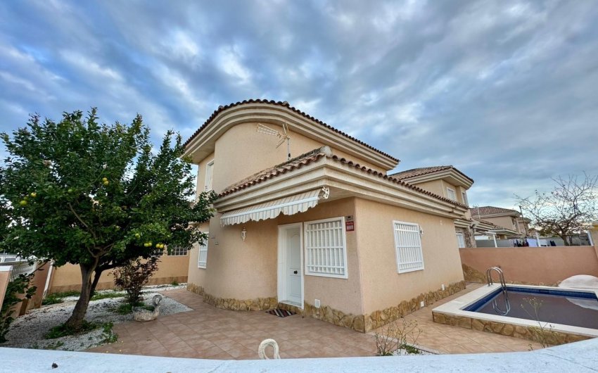 Resale - Villa -
Torrevieja - Costa Blanca