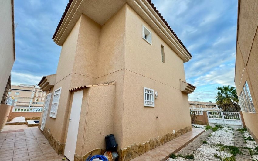 Resale - Villa -
Torrevieja - Costa Blanca