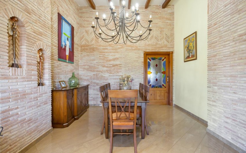 Resale - Villa -
Torrevieja - Costa Blanca