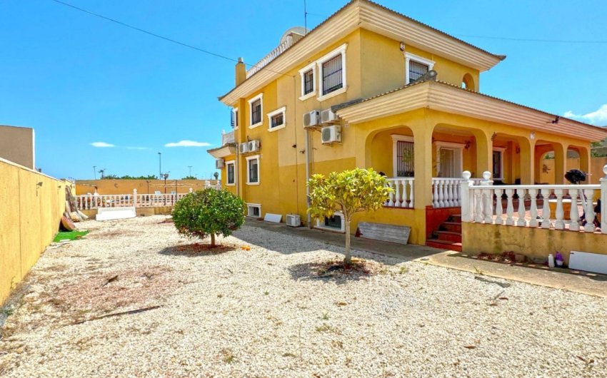Resale - Villa -
Torrevieja - Costa Blanca