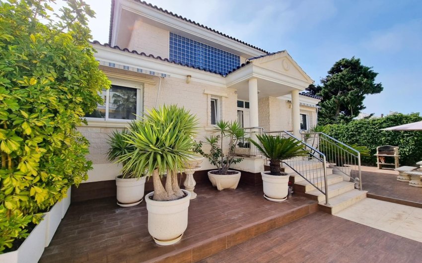 Resale - Villa -
Torrevieja - Costa Blanca