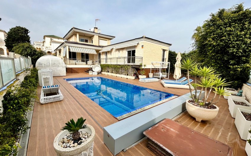 Resale - Villa -
Torrevieja - Costa Blanca