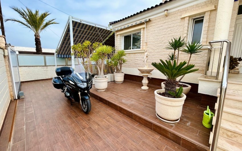 Resale - Villa -
Torrevieja - Costa Blanca