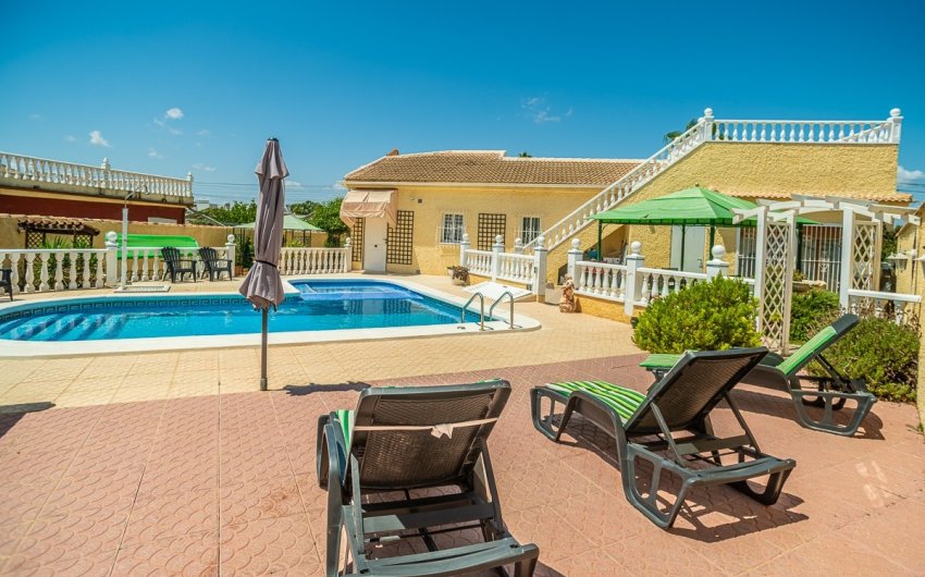 Resale - Villa -
Torrevieja - Costa Blanca