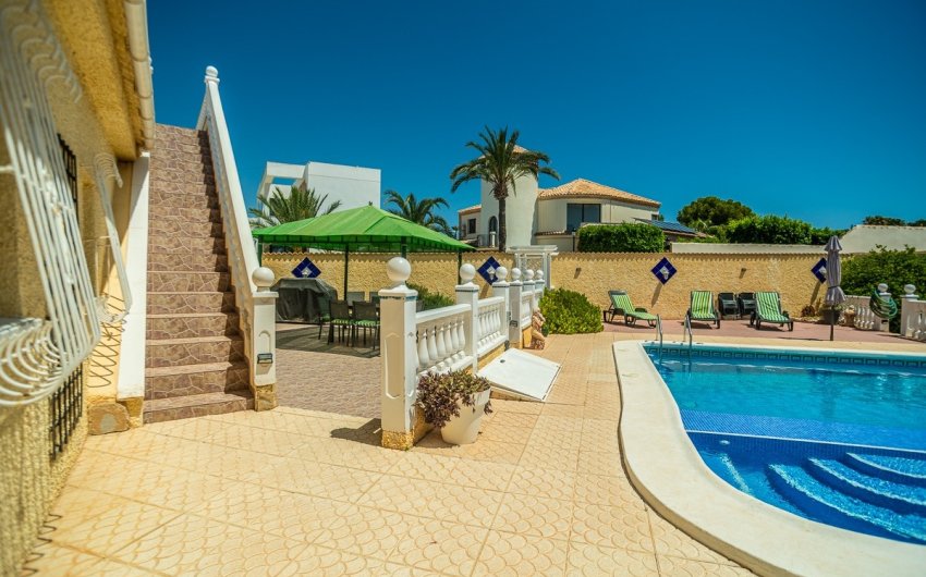 Resale - Villa -
Torrevieja - Costa Blanca