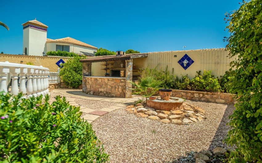 Resale - Villa -
Torrevieja - Costa Blanca