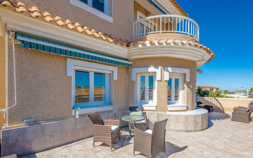 Resale - Villa -
Torrevieja - Costa Blanca