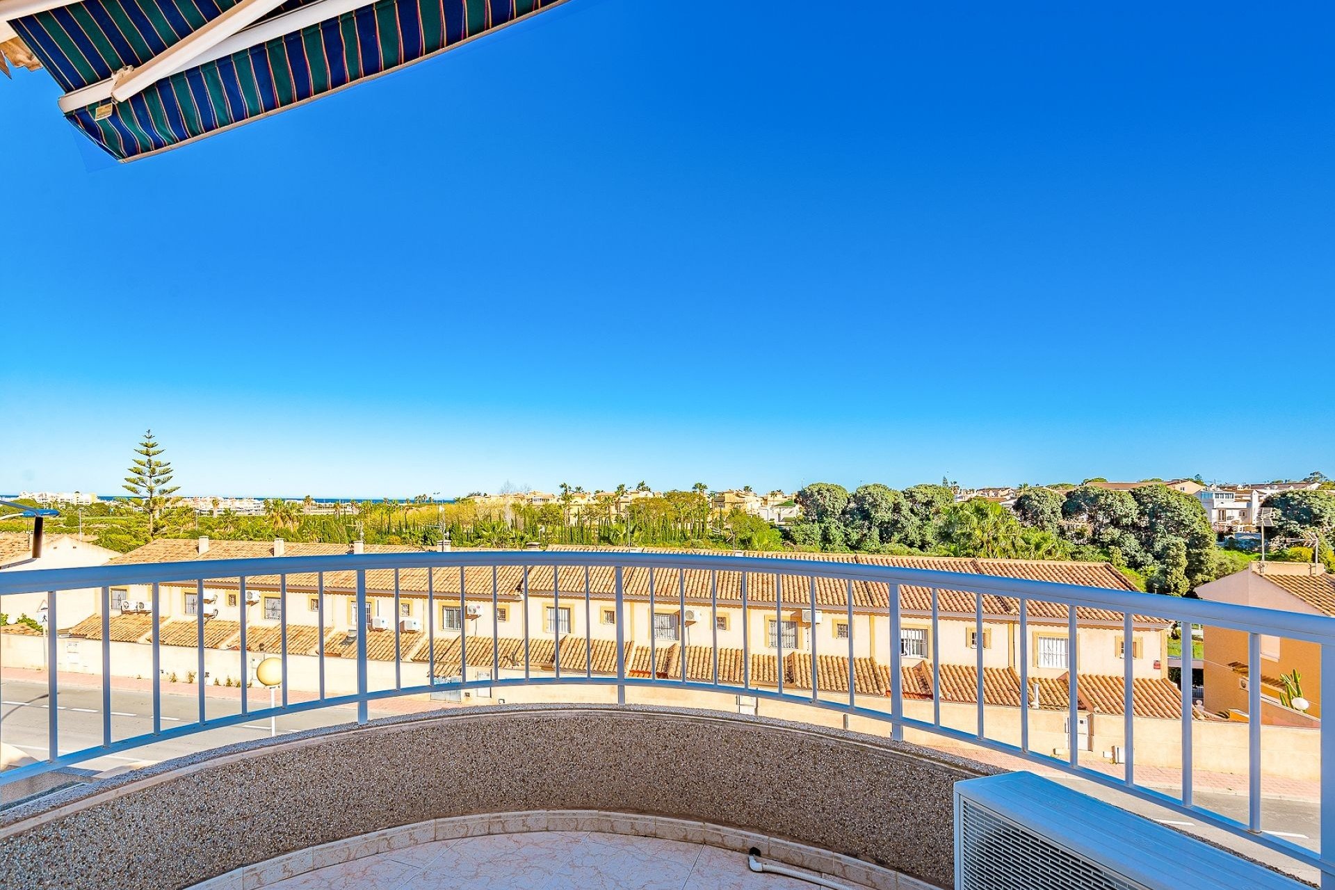 Resale - Villa -
Torrevieja - Costa Blanca