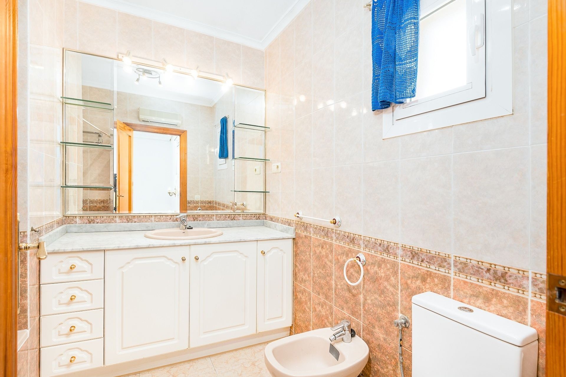 Resale - Villa -
Torrevieja - Costa Blanca