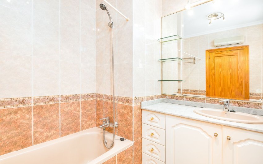 Resale - Villa -
Torrevieja - Costa Blanca