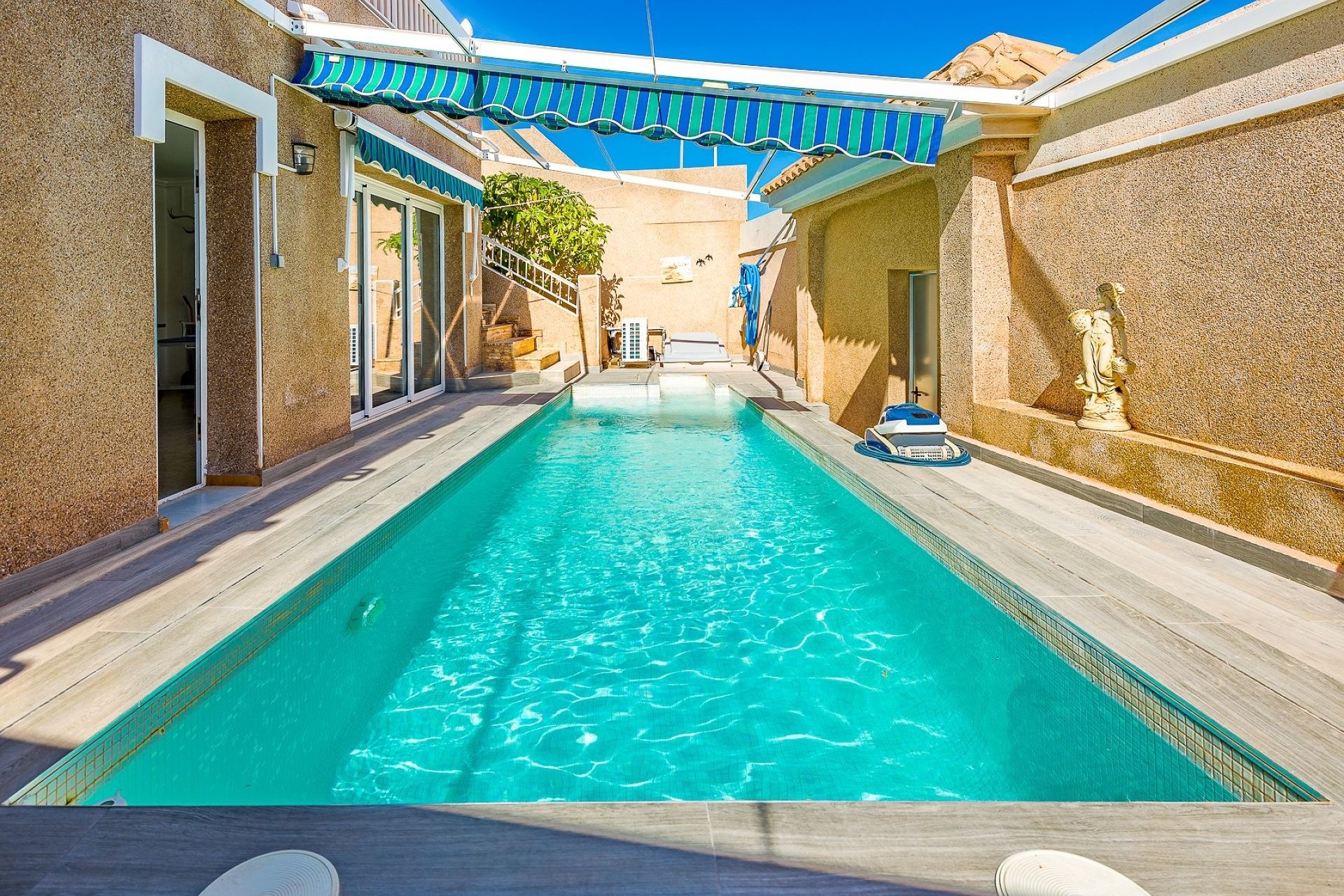 Resale - Villa -
Torrevieja - Costa Blanca