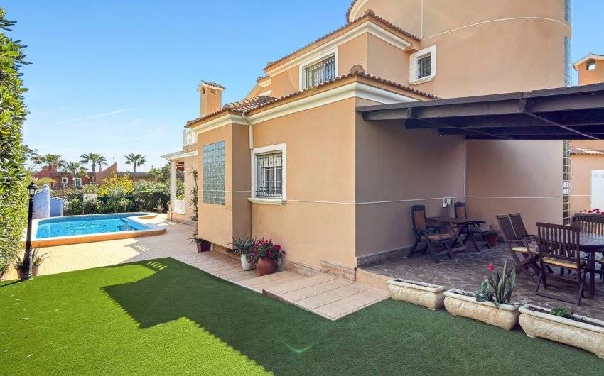 Resale - Villa -
Torrevieja - Costa Blanca