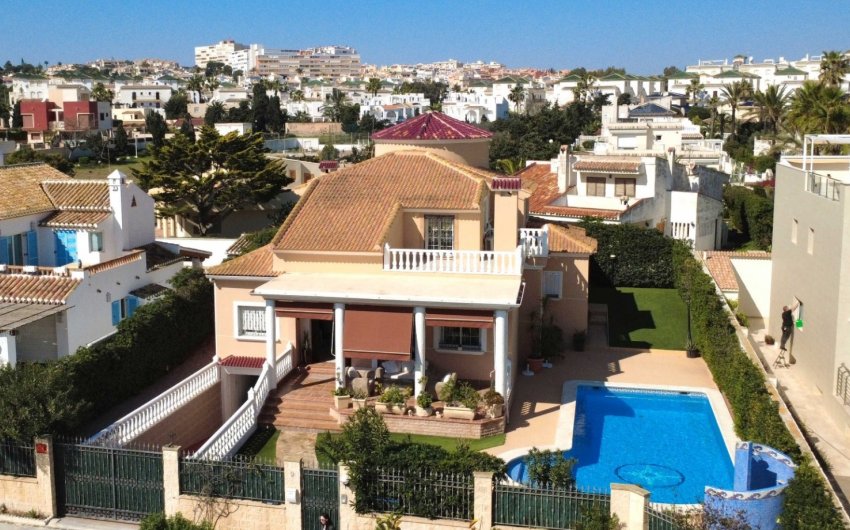 Resale - Villa -
Torrevieja - Costa Blanca