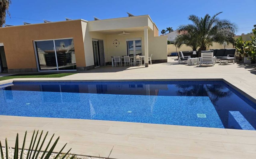 Resale - Villa -
Torrevieja - Costa Blanca