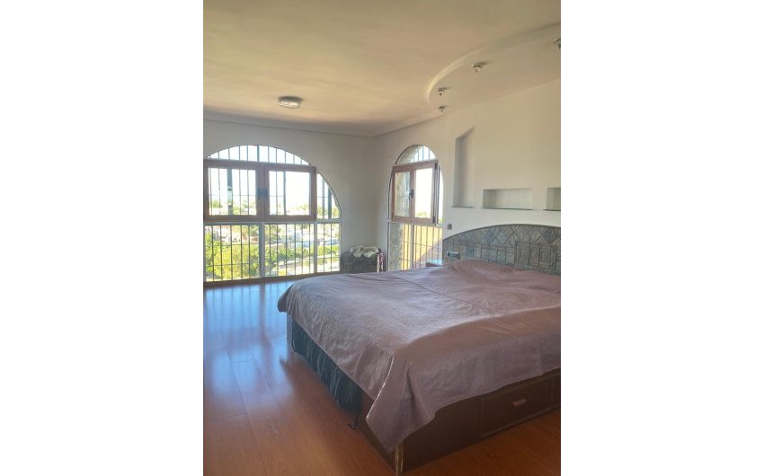 Resale - Villa -
Torrevieja - Costa Blanca