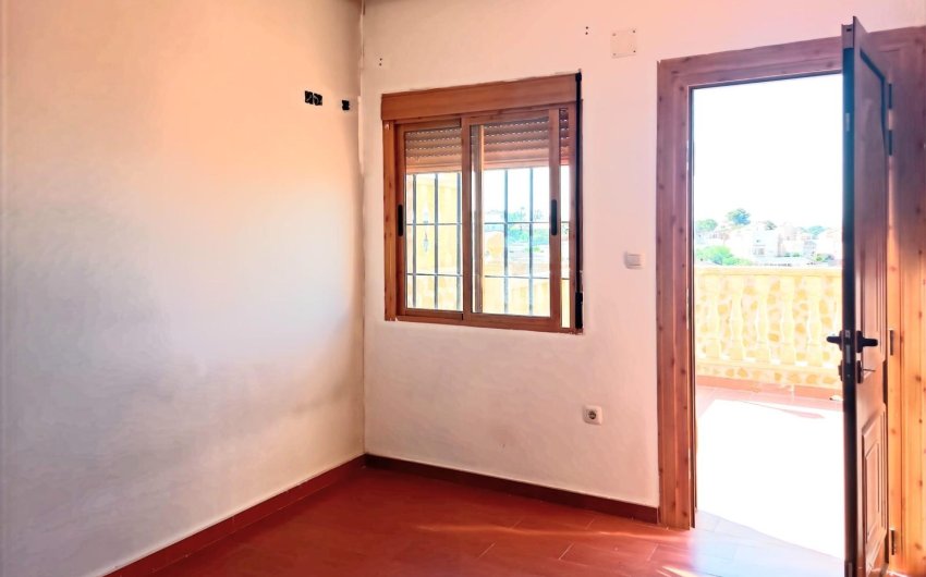 Resale - Villa -
Torrevieja - Costa Blanca