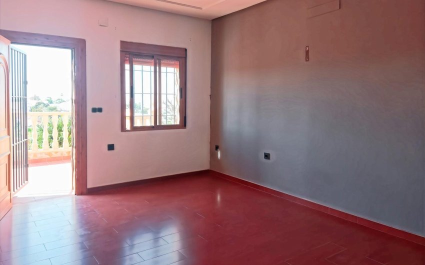 Resale - Villa -
Torrevieja - Costa Blanca