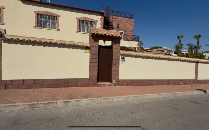 Resale - Villa -
Torrevieja - Costa Blanca