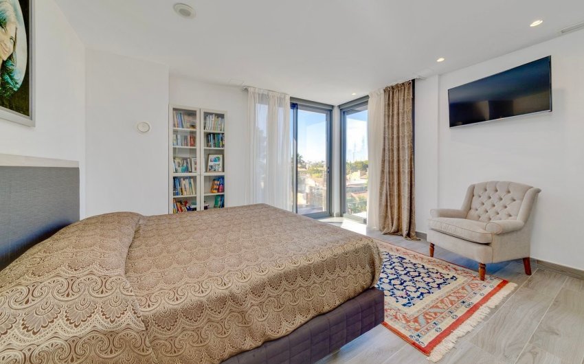 Resale - Villa -
Torrevieja - Costa Blanca