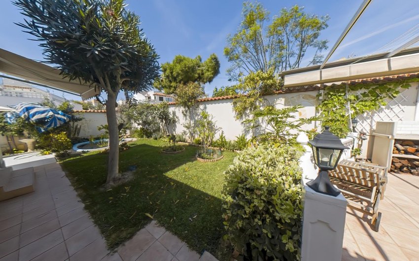 Resale - Villa -
Torrevieja - Costa Blanca