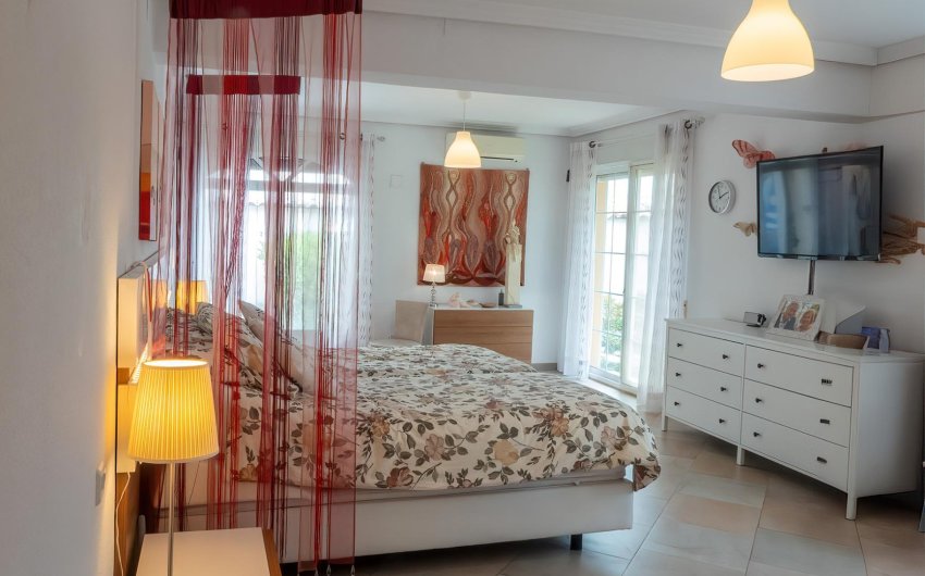 Resale - Villa -
Torrevieja - Costa Blanca