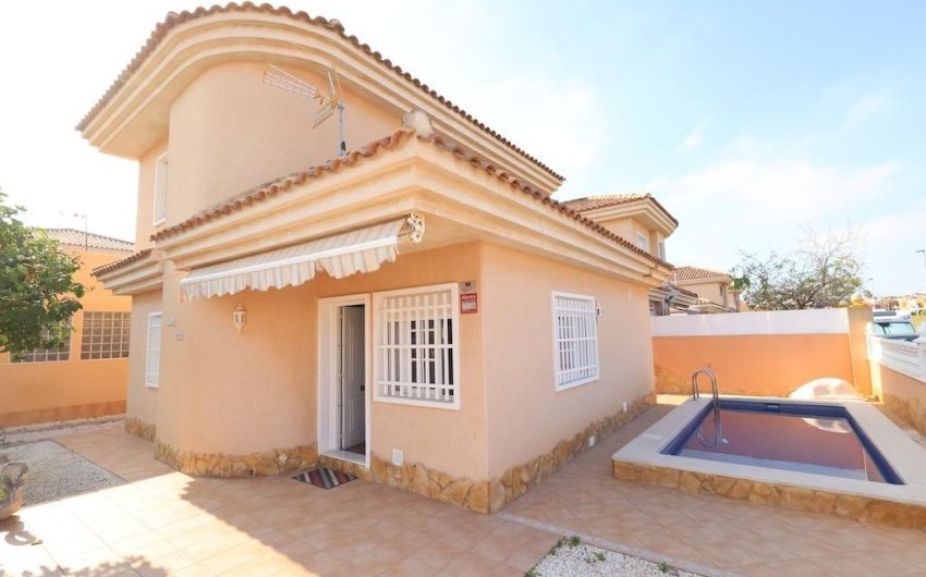 Resale - Villa -
Torrevieja - Costa Blanca