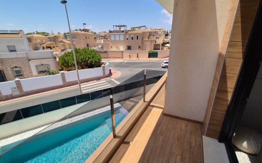 Resale - Villa -
Torrevieja - Costa Blanca