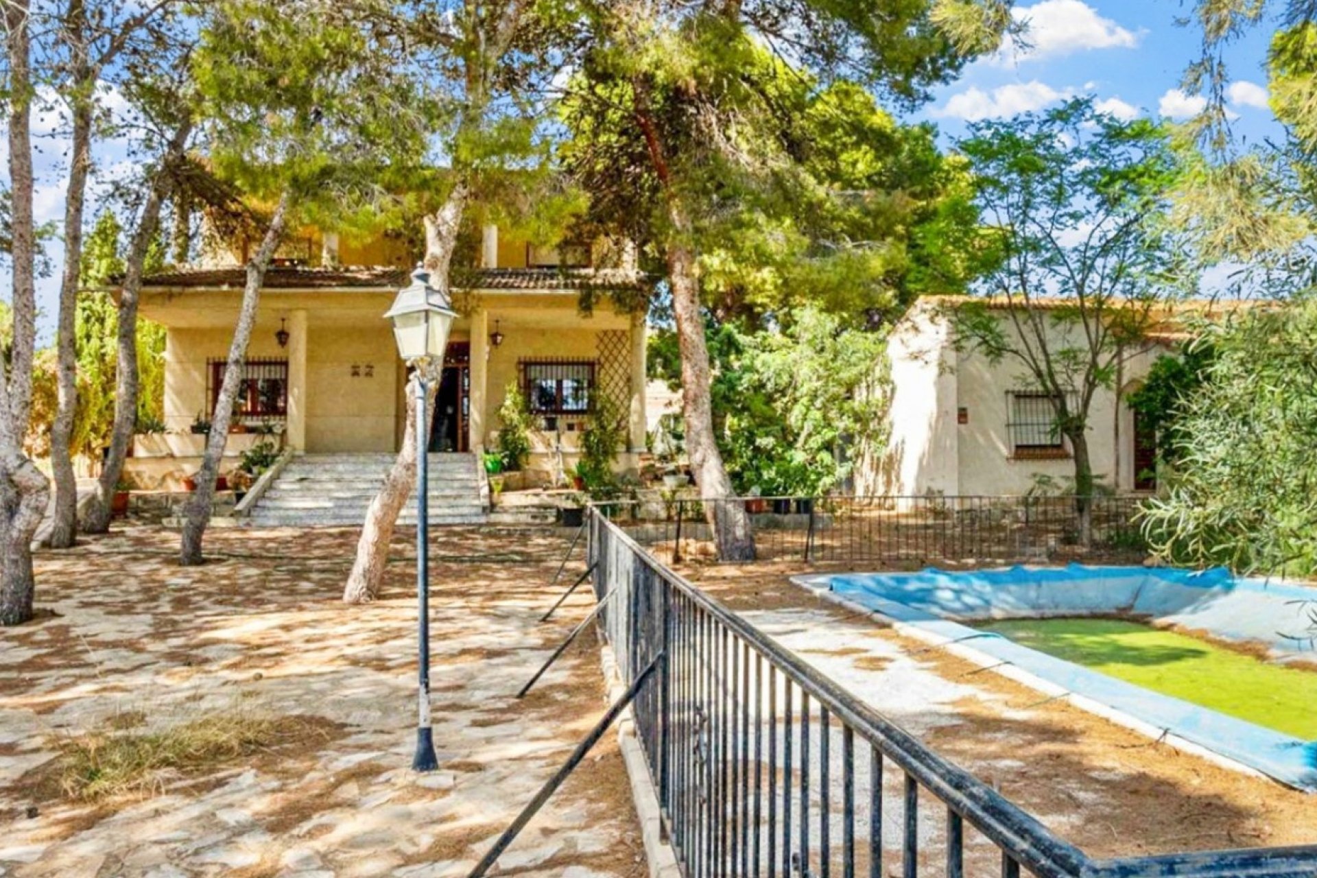 Resale - Villa -
Torrevieja - Costa Blanca