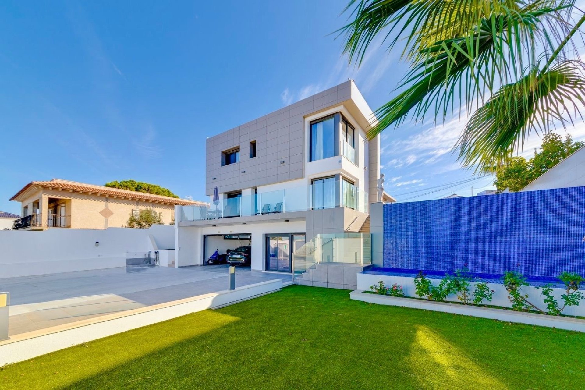 Resale - Villa -
Torrevieja - Costa Blanca