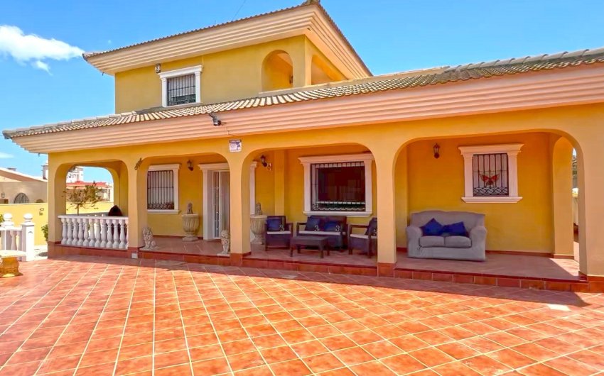 Resale - Villa -
Torrevieja - Costa Blanca