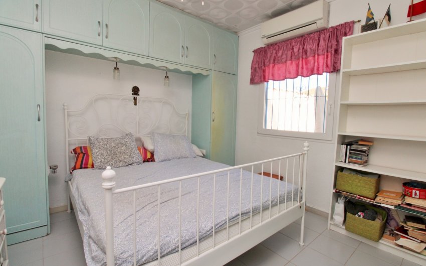 Resale - Villa -
Torrevieja - El Chaparral