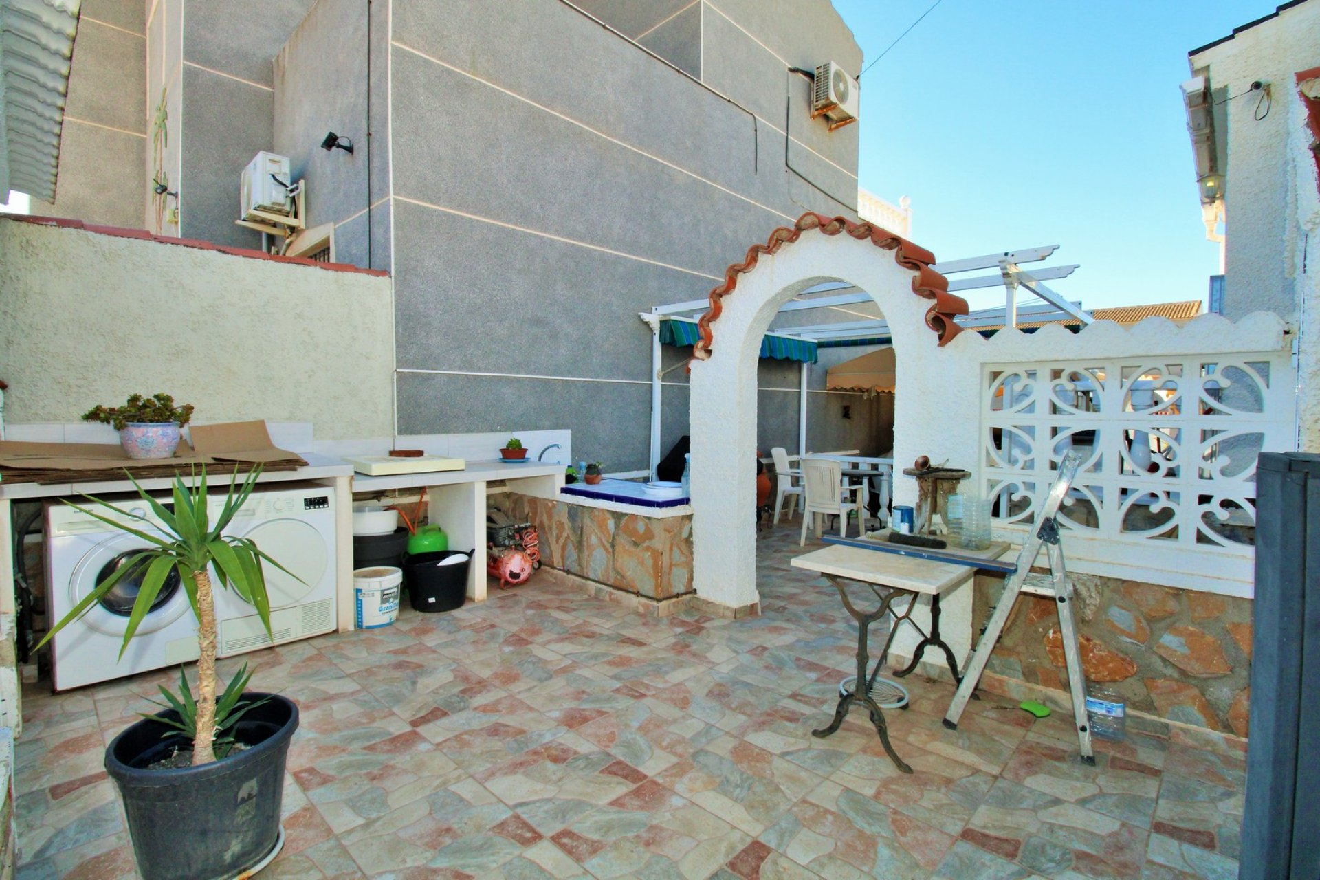 Resale - Villa -
Torrevieja - El Chaparral