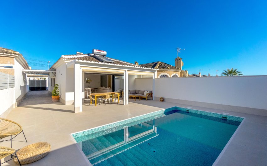 Resale - Villa -
Torrevieja - El Chaparral