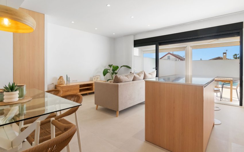 Resale - Villa -
Torrevieja - El Chaparral