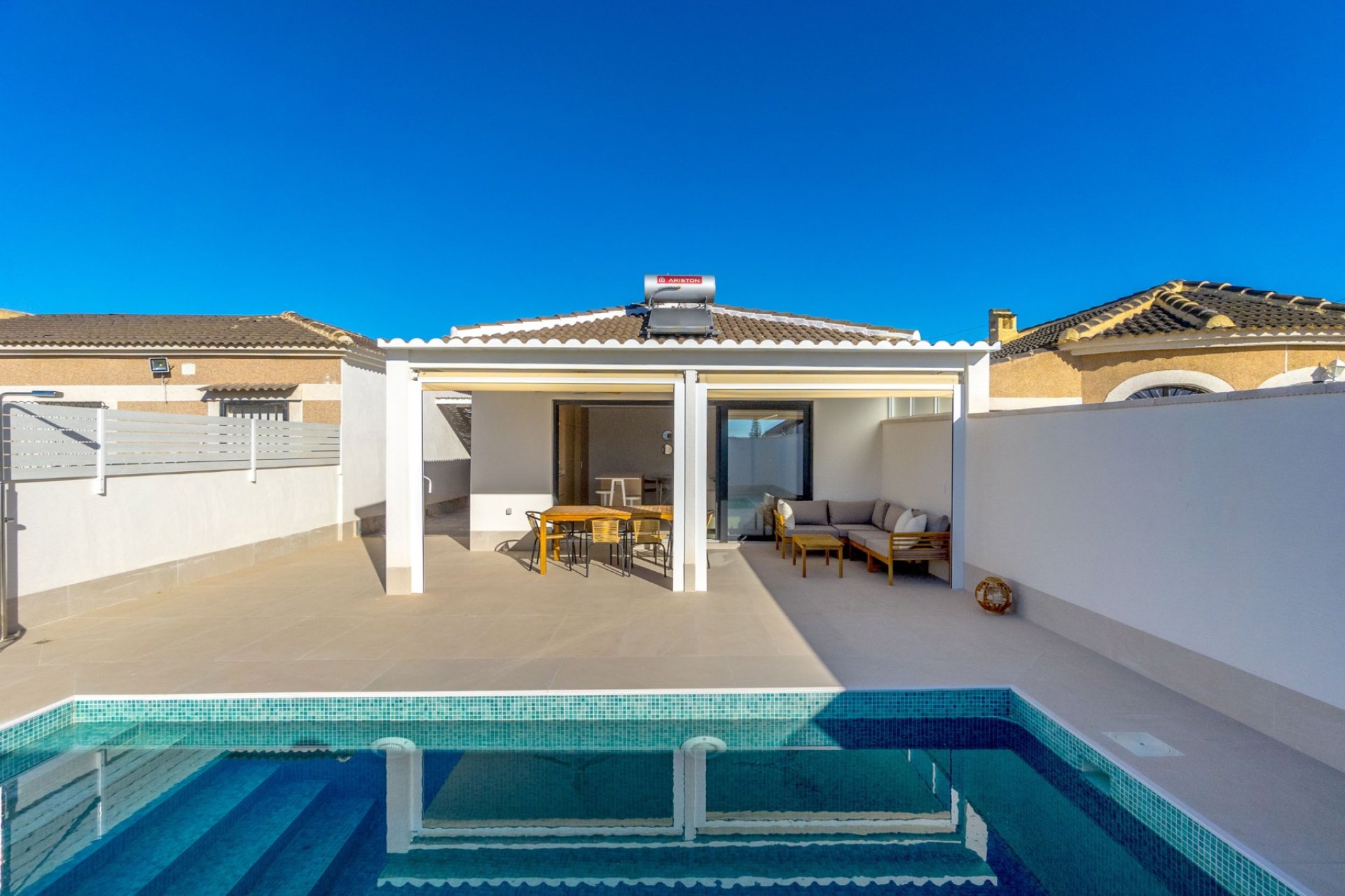 Resale - Villa -
Torrevieja - El Chaparral
