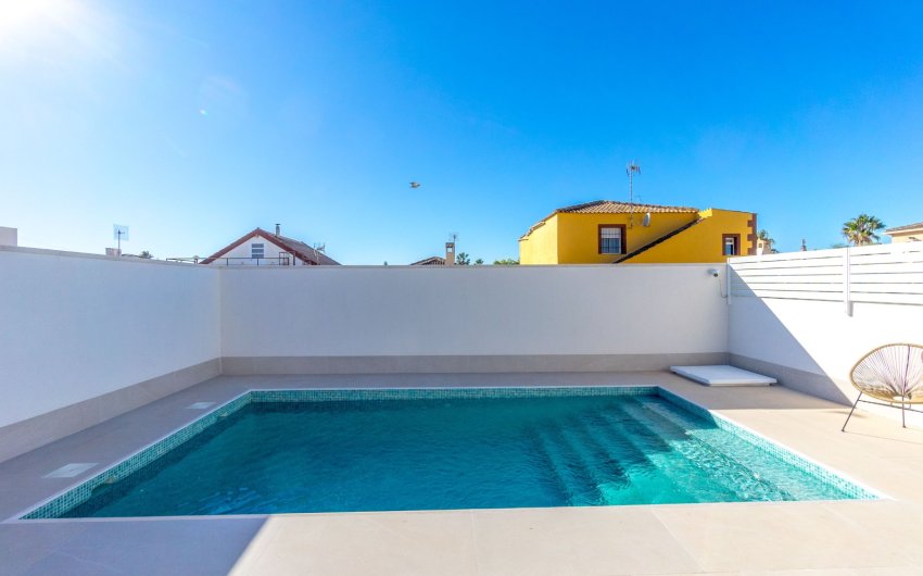 Resale - Villa -
Torrevieja - El Chaparral