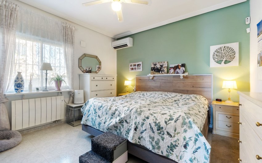 Resale - Villa -
Torrevieja - El Chaparral